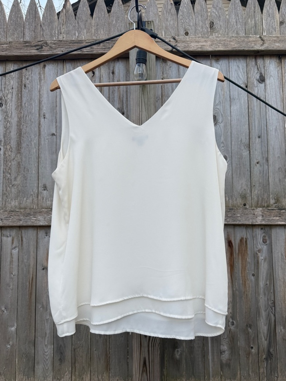 Ann Taylor White V-Neck Layered Shell Camisole Size L Normcore Preppy Neutral - Picture 3 of 3